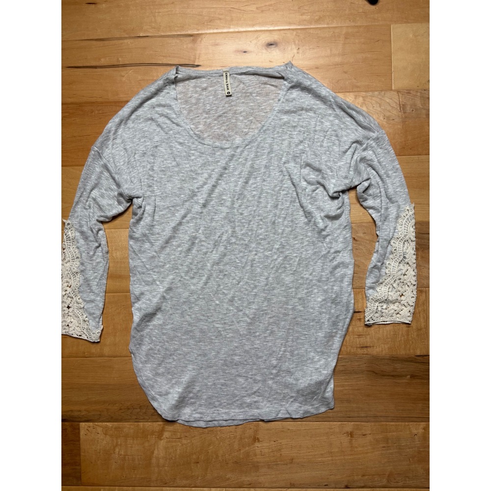 Emma & Sam Top Womens Small‎ Gray Crochet Lace Sleeve Scoop Neck Slub Knit K112